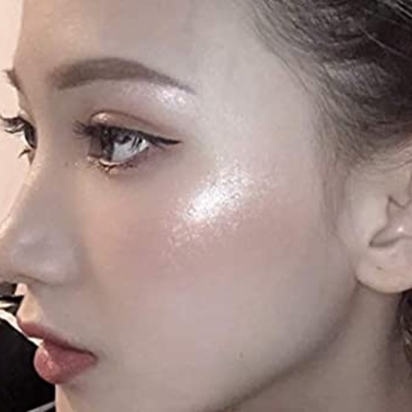 SOLD Fenty Diamond Bomb in How Many Carats Face & Body Highlighter - Picture 7 of 16